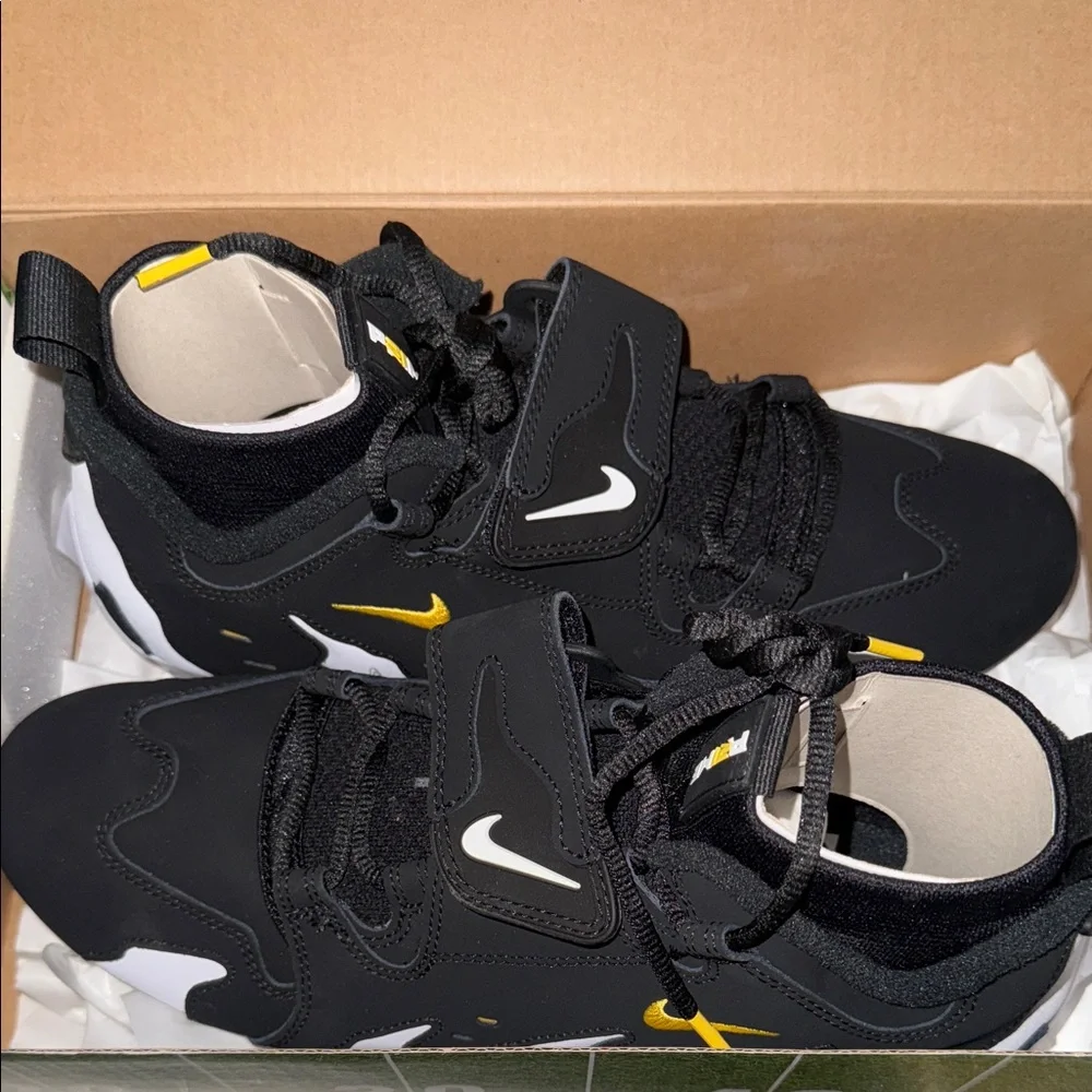 Nike Black and White Diamond Turf 96 TD football cleats - Picture 2 of 4